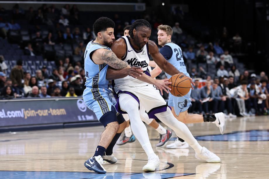 威斯布鲁克25分斯莫尔21分 国王险胜灰熊