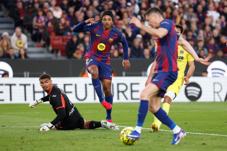 亚马尔戴帽莱万破门 巴萨4-1比利亚雷亚尔