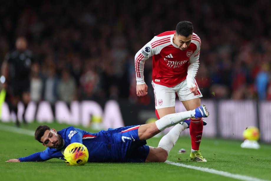 英超-萨利巴赛季首球 阿森纳2-1战胜10人切尔西