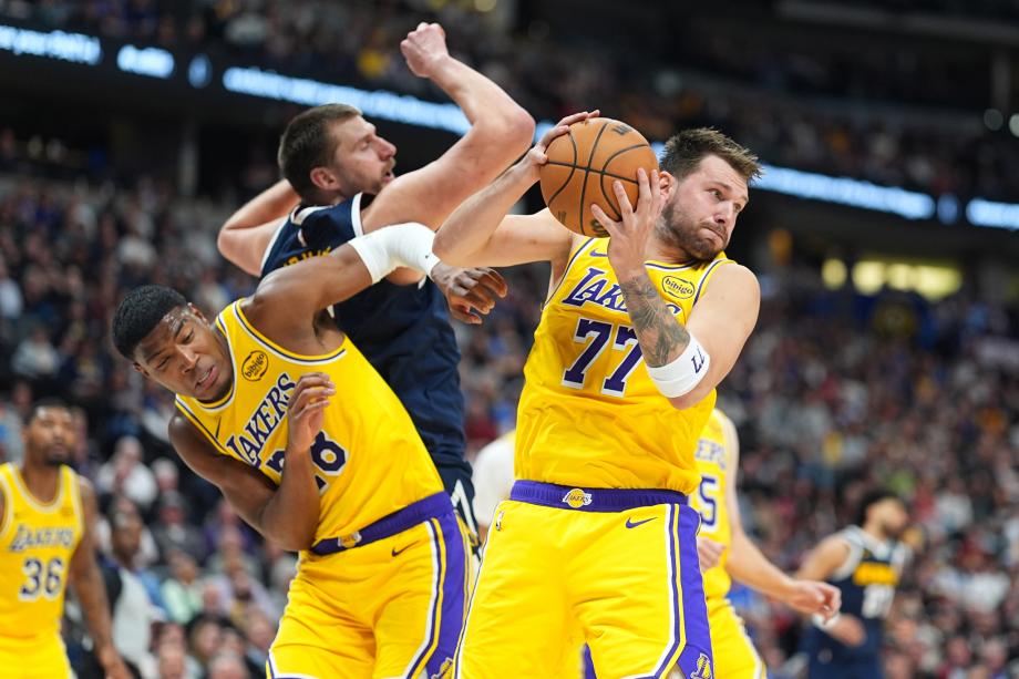 约基奇28+12+13詹姆斯里程碑 掘金力克湖人