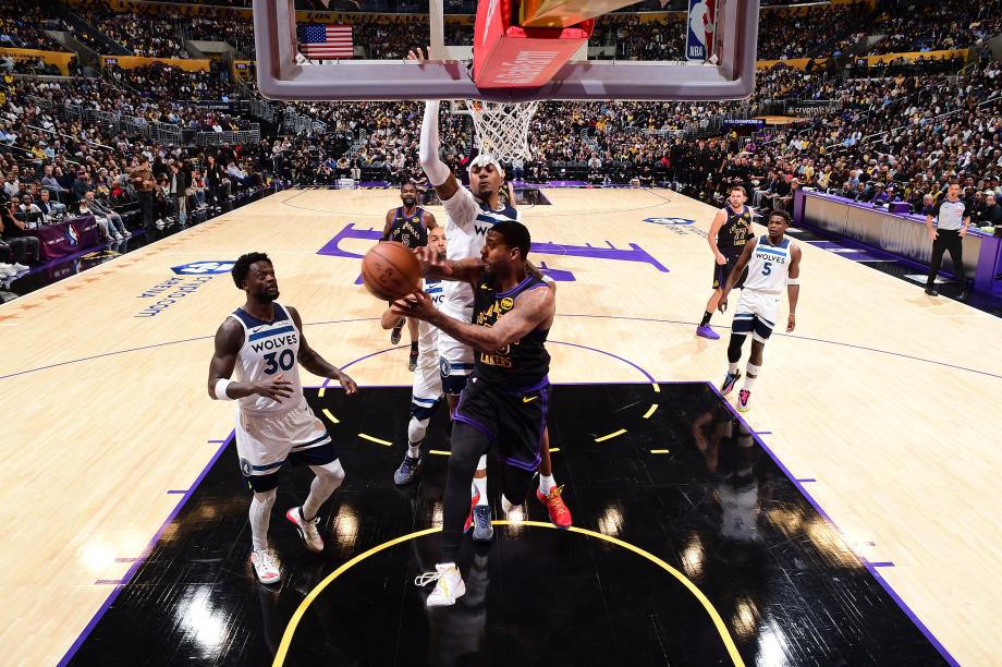 东契奇31+11+11里夫斯31分 湖人轻取森林狼三连胜