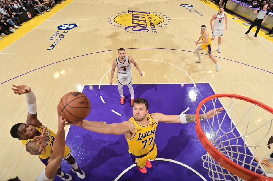 东契奇30+11+13准绝杀 湖人加时险胜掘金迎5连胜