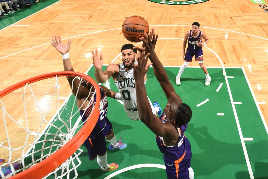 布朗41+7布克40+6 凯尔特人主场力克太阳