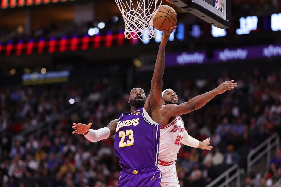 东契奇40+9+10詹姆斯30分 湖人胜火箭获七连胜