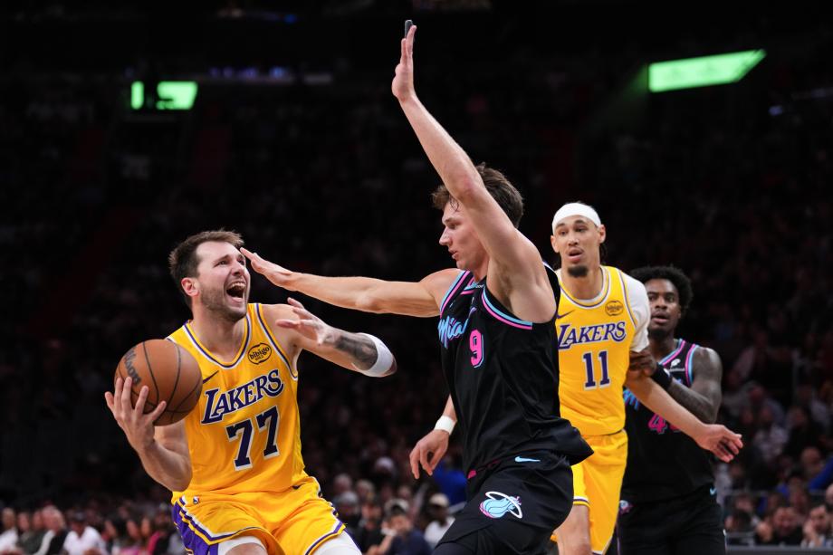 东契奇60分詹姆斯三双+加冕出场王 湖人逆转热火