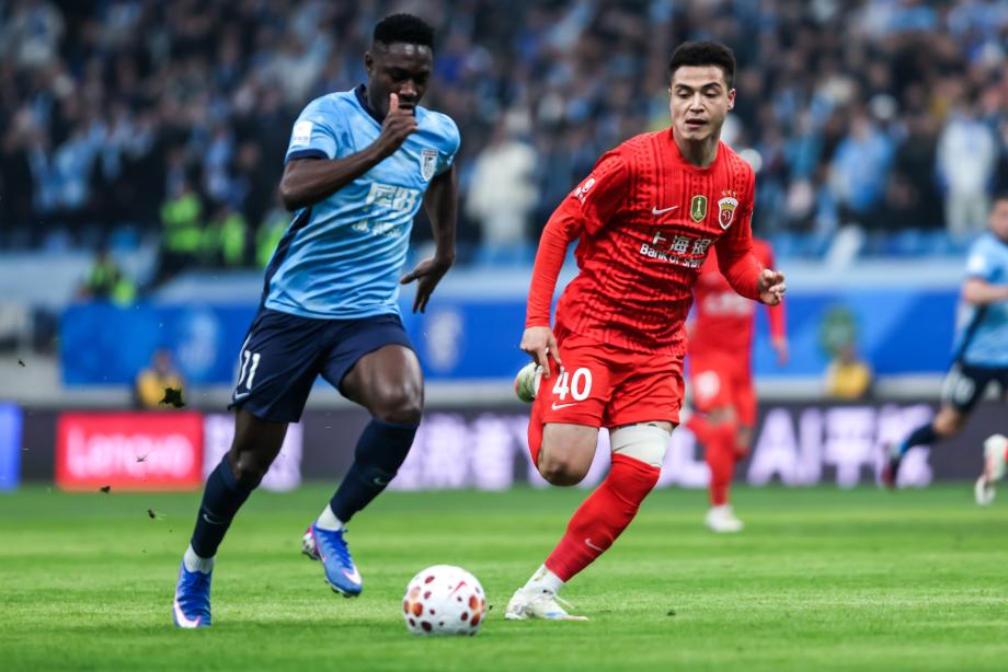 马莱莱助攻阿奇姆彭建功 大连英博1-0上海海港