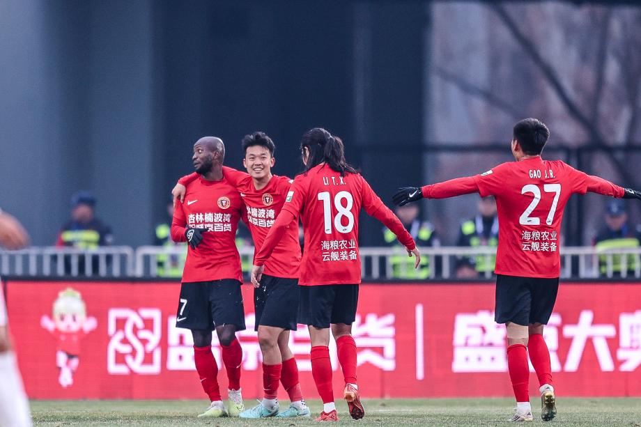 主场三球完胜天津津门虎 辽宁铁人赛季首胜