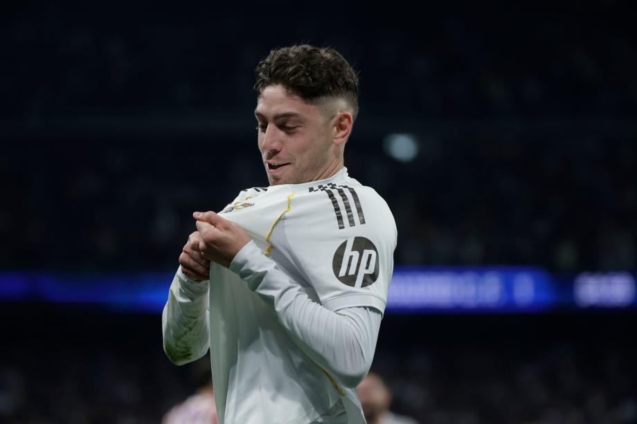 维尼修斯梅开二度 马德里德比皇马击败马竞