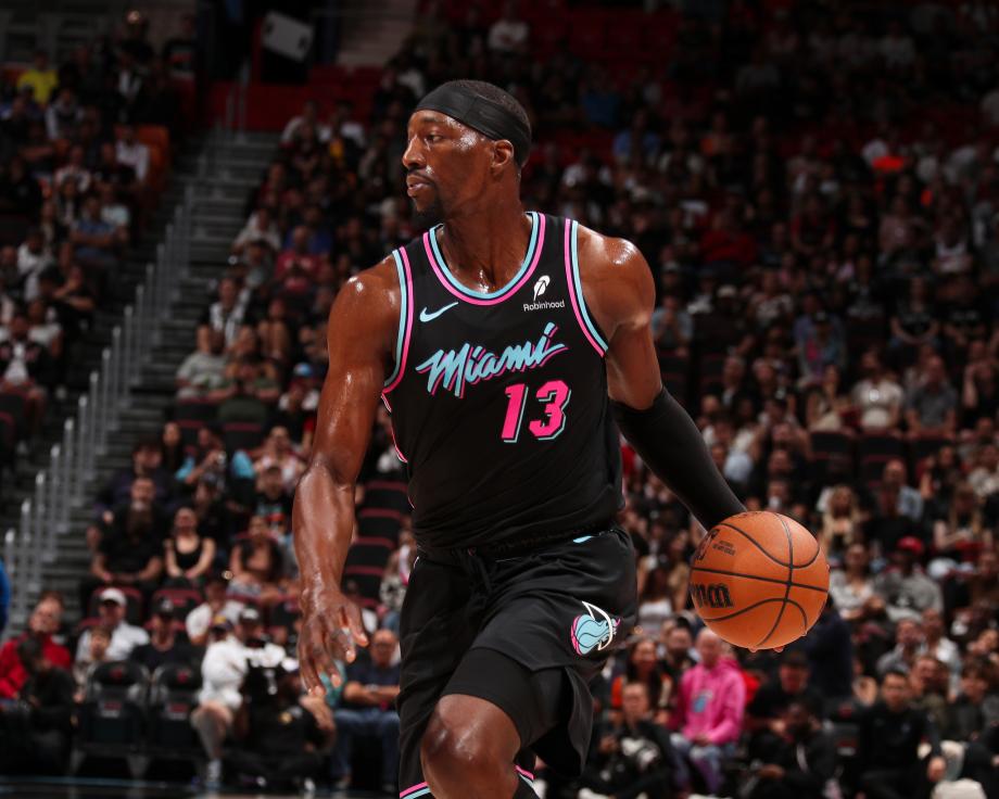 文班亚马26+15+5哈珀21+4+6 马刺大胜热火取6连胜