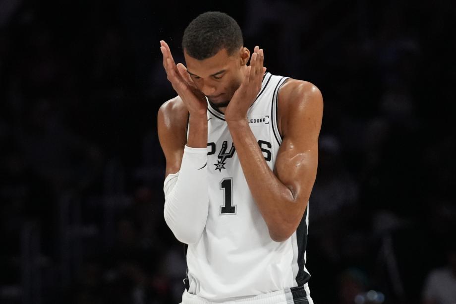 文班亚马26+15+5哈珀21+4+6 马刺大胜热火取6连胜