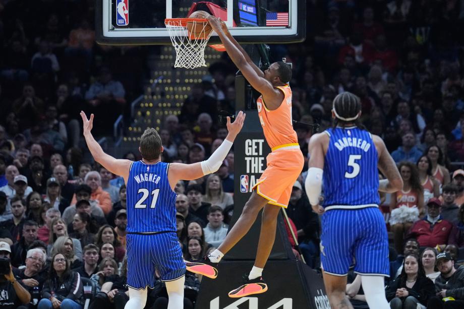 米切尔42分班凯罗36+6 骑士力克魔术4连胜