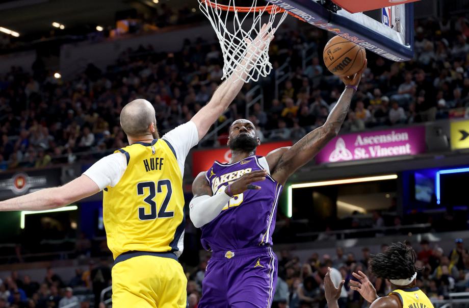 东契奇43分詹姆斯23+9+9 湖人四人20+客胜步行者