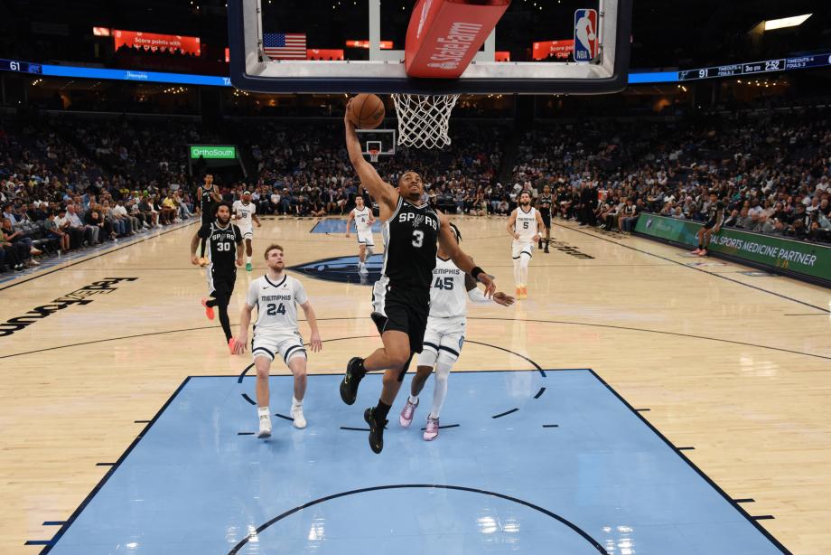 文班亚马19+15+7瓦塞尔19+7 马刺轻取灰熊7连胜