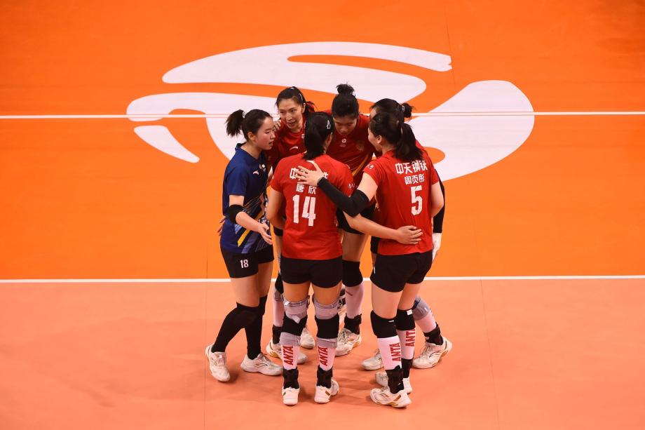 [图]排超女排决赛：江苏女排3-0上海女排 总比分1-0