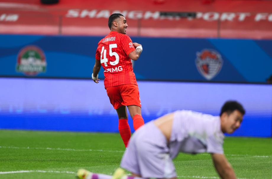 [图]莱昂纳多王燊超进球 上海海港征服云南玉昆米兰