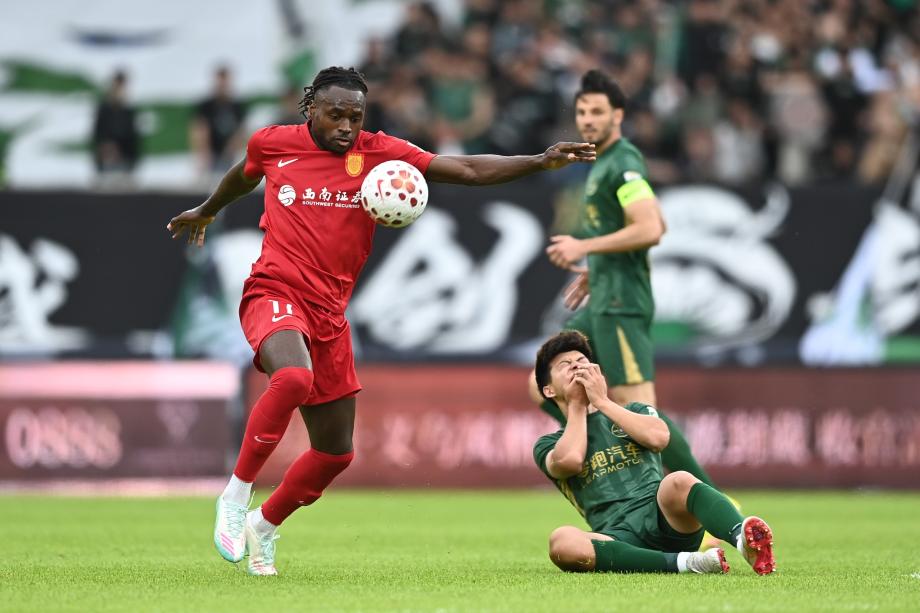 中超-王钰栋失单刀杜月徵制胜球 铜梁龙1-0浙江