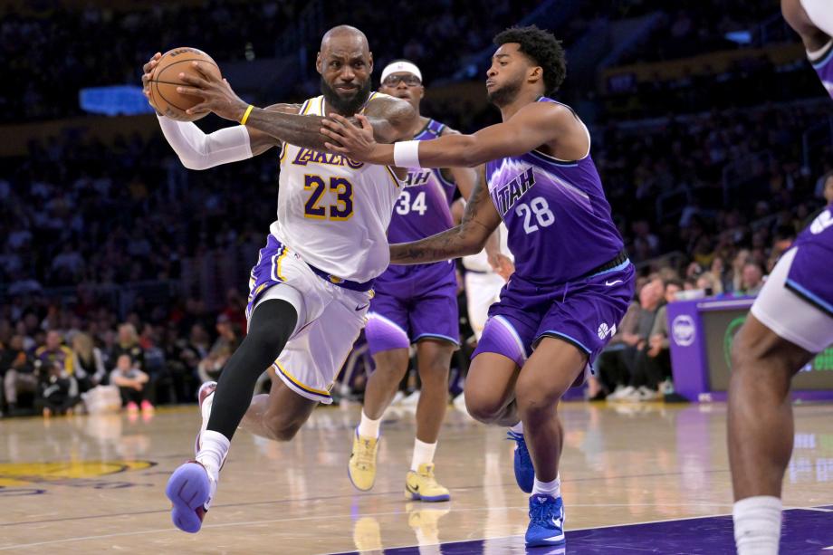 [图]詹姆斯半场打卡砍18+4+6+3 湖东谈主轻取爵士取3连胜