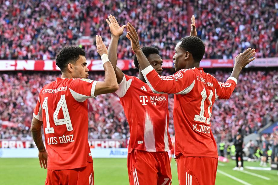 凯恩替补建功 拜仁4-2斯图加特提前4轮夺冠