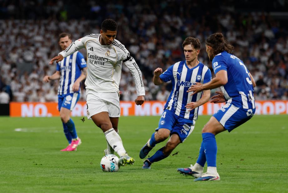 维尼修斯世界波姆巴佩破门 皇马2-1阿拉维斯