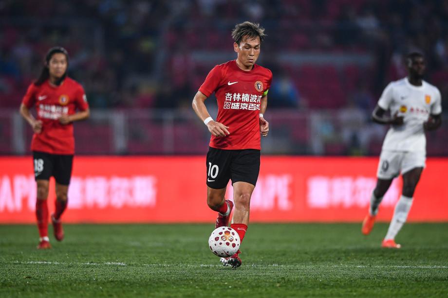 中超-热菲尼奥双响 辽宁铁人3-1逆转重庆铜梁龙