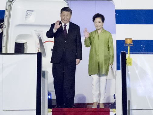 习近平抵达巴西利亚出席金砖国家领导人第十一次会晤