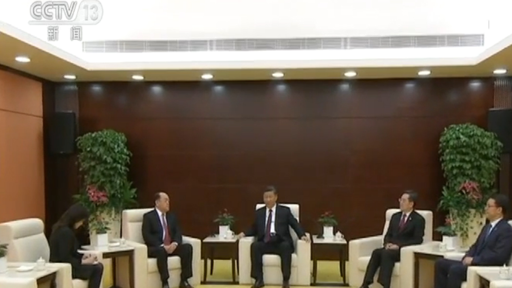 习近平会见贺一诚