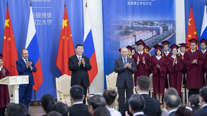 习近平出席接受圣彼得堡国立大学名誉博士学位仪式