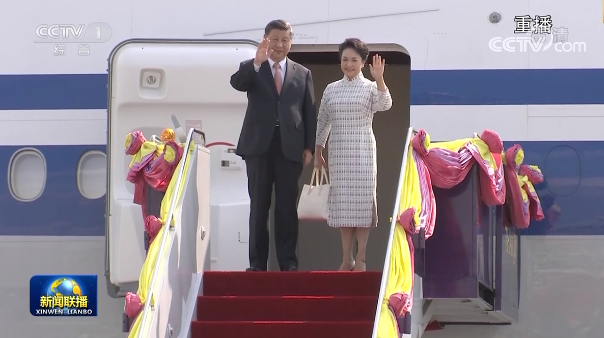 习近平抵达曼谷出席亚太经合组织第二十九次领导人非正式会议并对泰国进行访问