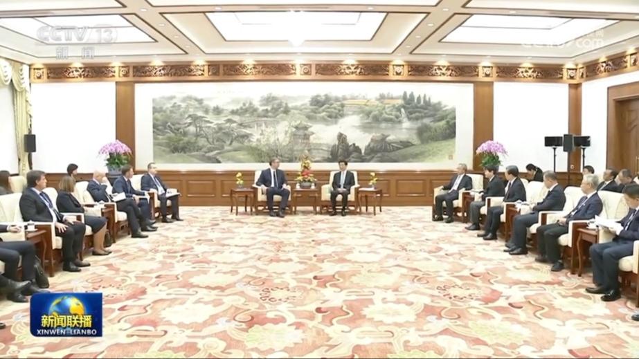王沪宁会见塞尔维亚总统