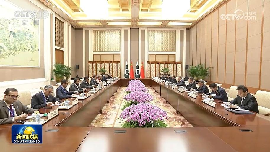 李强会见巴基斯坦总理