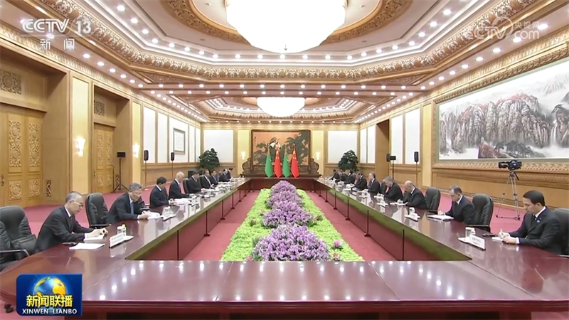 习近平会见土库曼斯坦民族领袖、人民委员会主席别尔德穆哈梅多夫