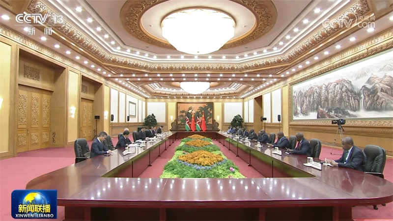 习近平会见肯尼亚总统