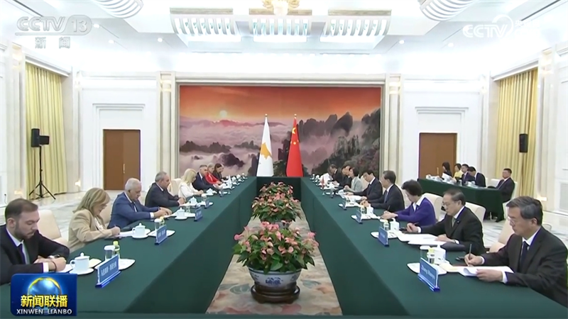 王沪宁会见塞浦路斯议长