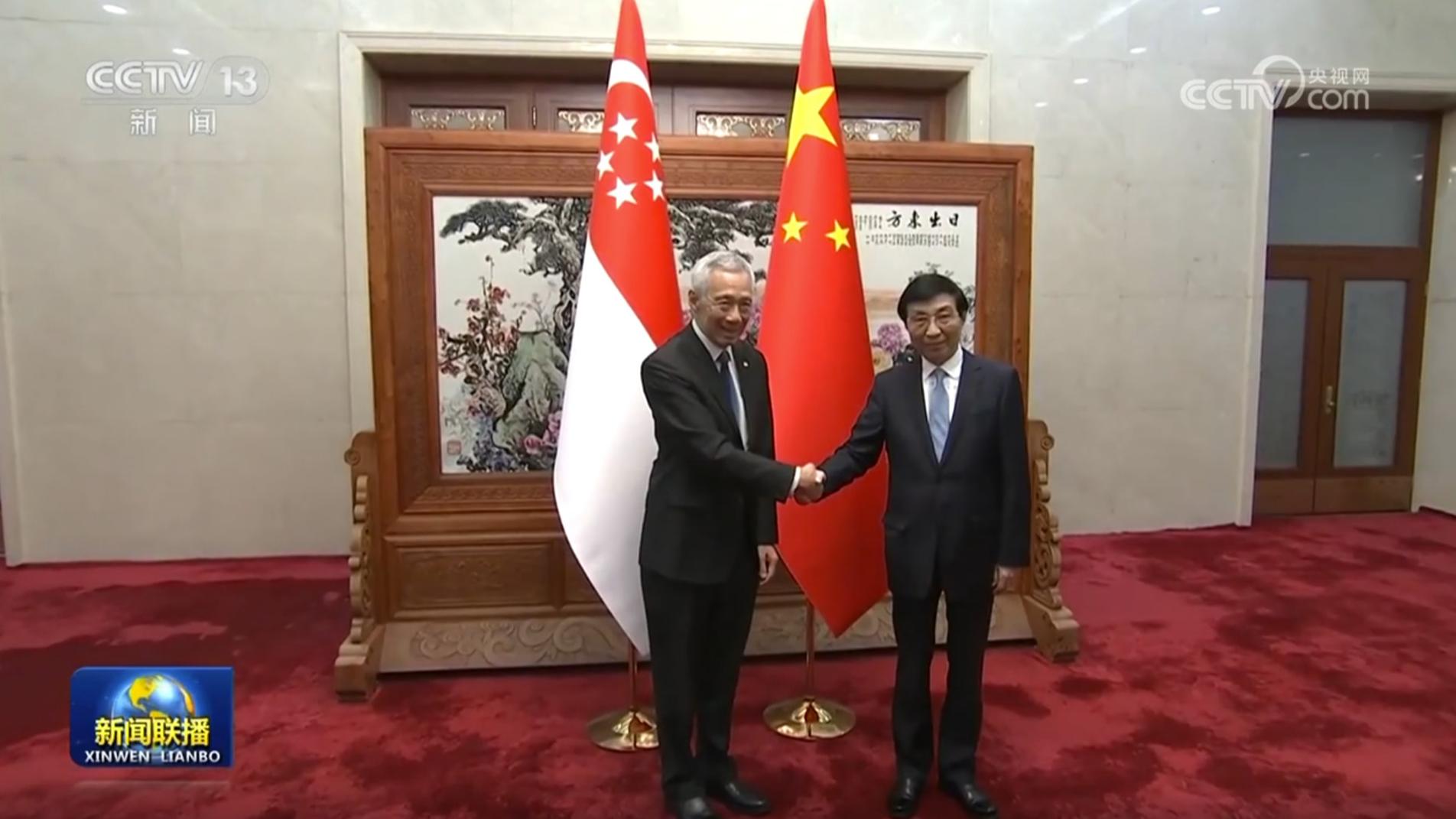 王沪宁会见新加坡国务资政