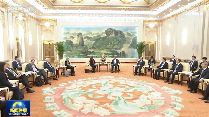 李强会见美国商会访华团