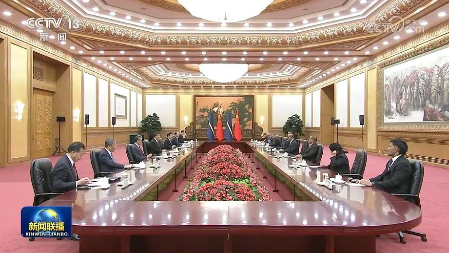 习近平同瑙鲁总统会谈