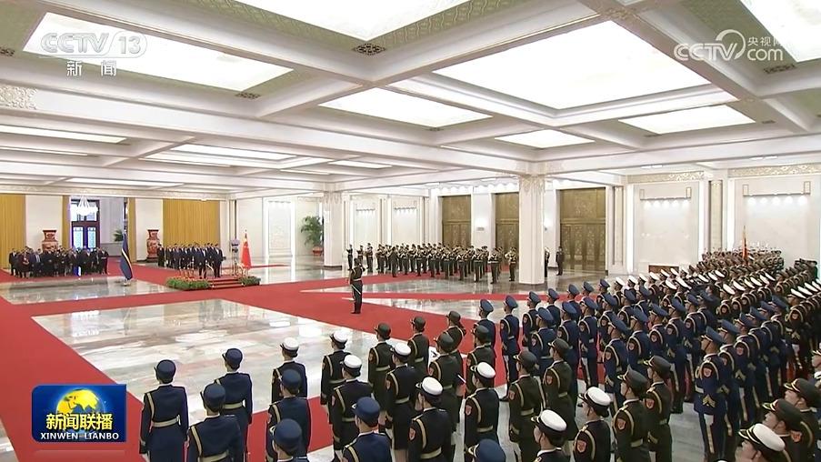 习近平举行仪式欢迎瑙鲁总统访华