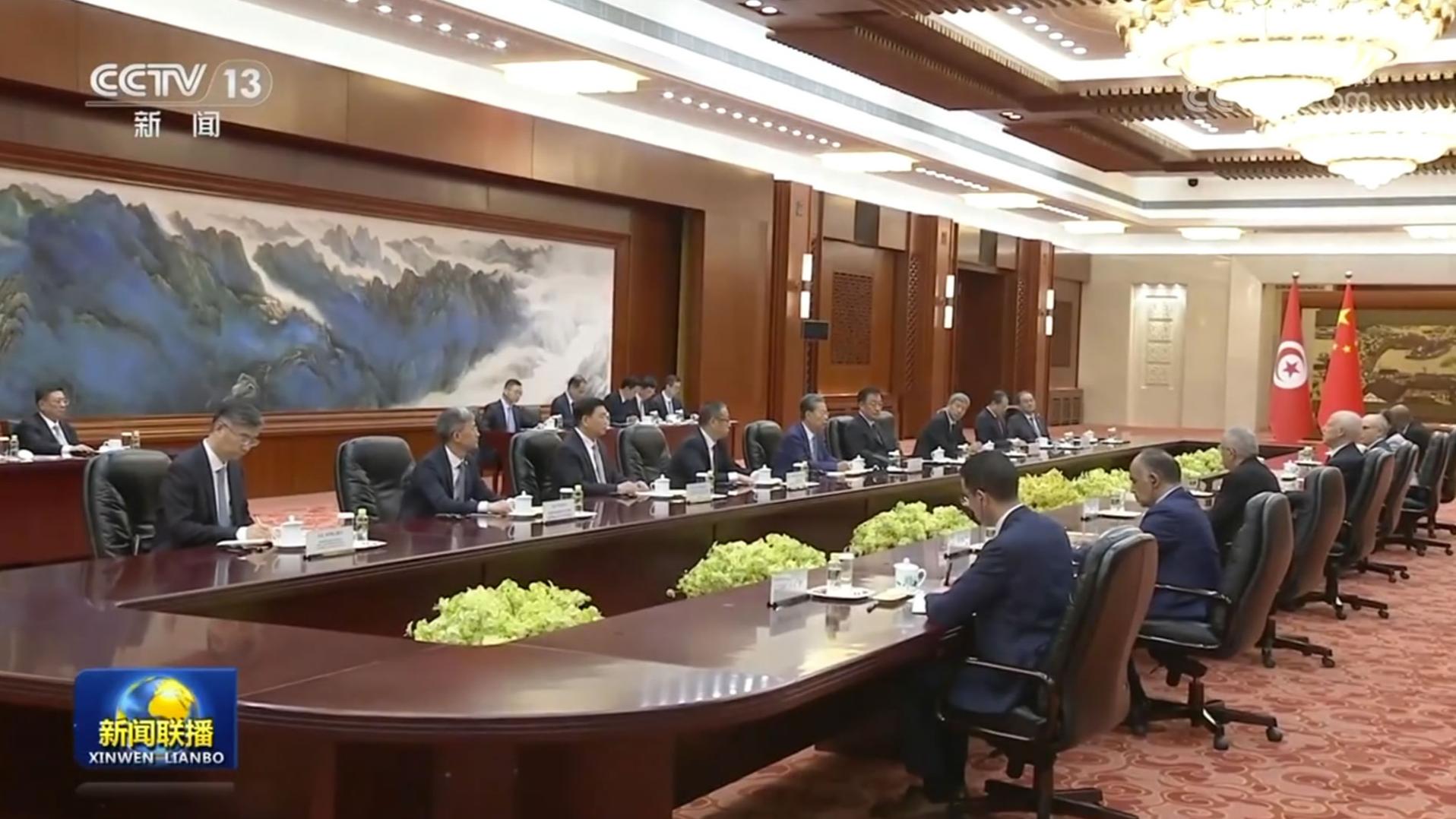 赵乐际分别会见突尼斯总统、巴林国王