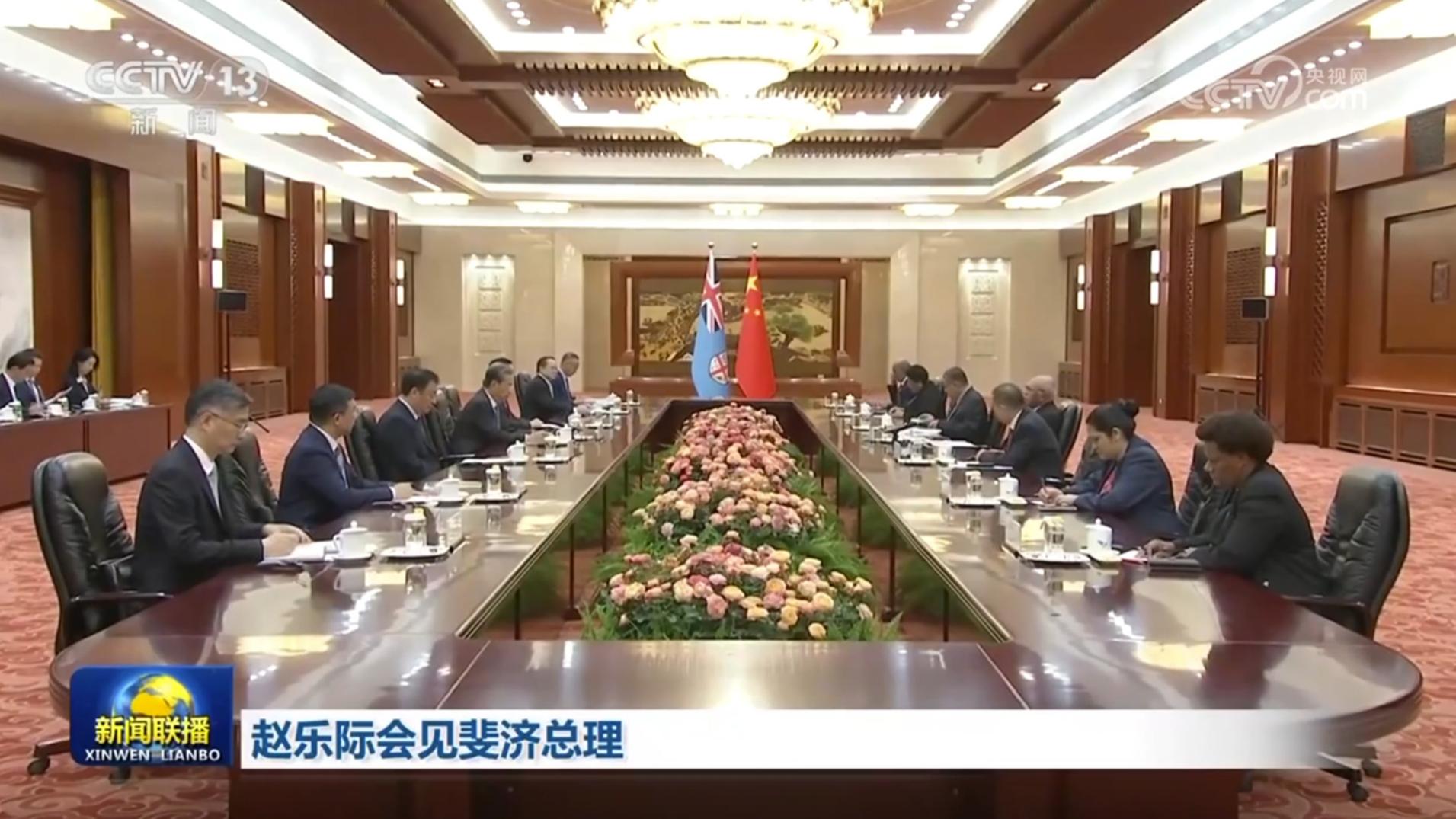 赵乐际会见斐济总理