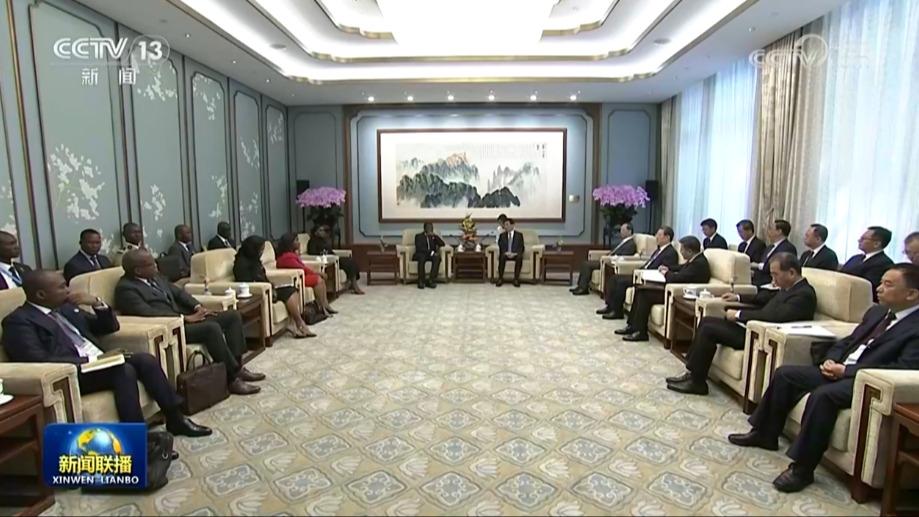 王沪宁会见多哥总统