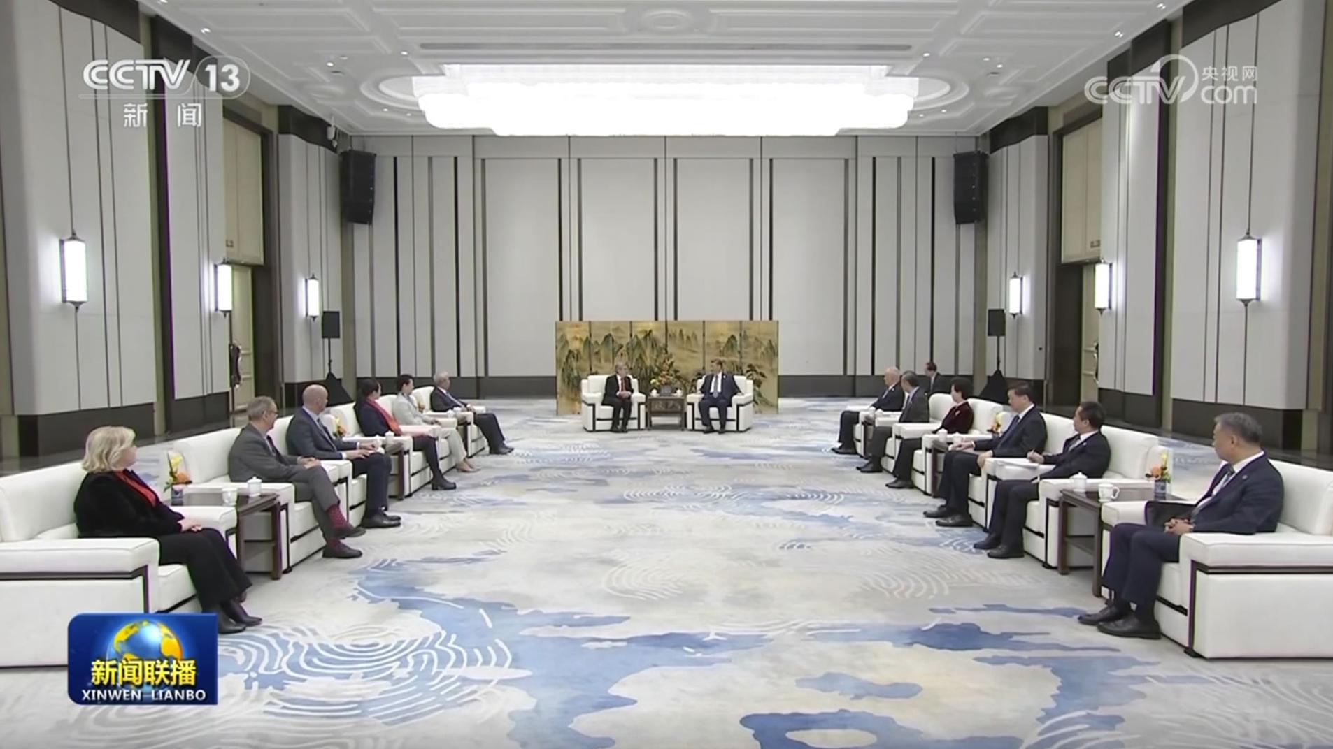 习近平会见国际奥林匹克委员会主席