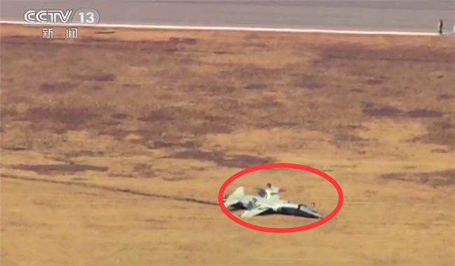 事故现场画面曝光 美军t 38 鹰爪 训练机坠毁致2人死亡 新闻频道 央视网 Cctv Com