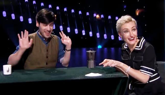 [环球综艺秀]捷克魔术师阿德拉与少女组合跨界演绎《冲吧!少女们》