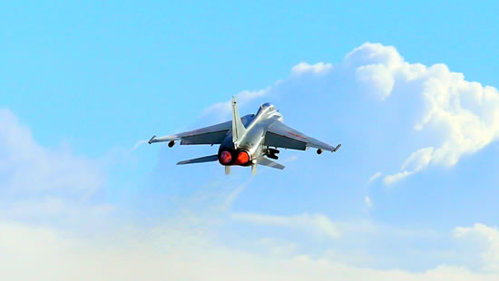 直击靶心:南部战区海军航空兵组织海(地)靶实弹攻击训练