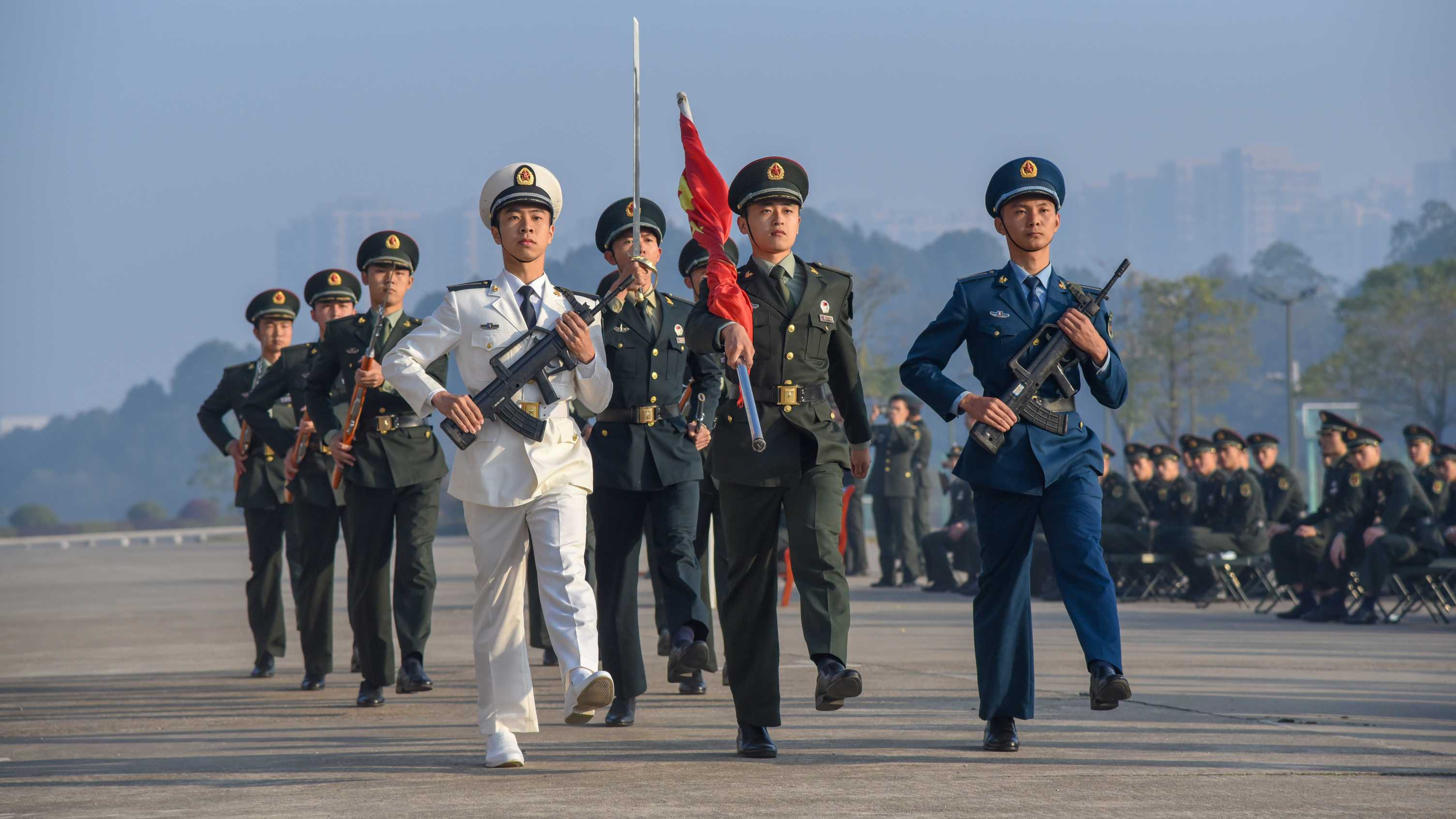 獻身儀仗為國爭光軍地聯動共顯風采直擊國防科技大學儀仗標兵大賽