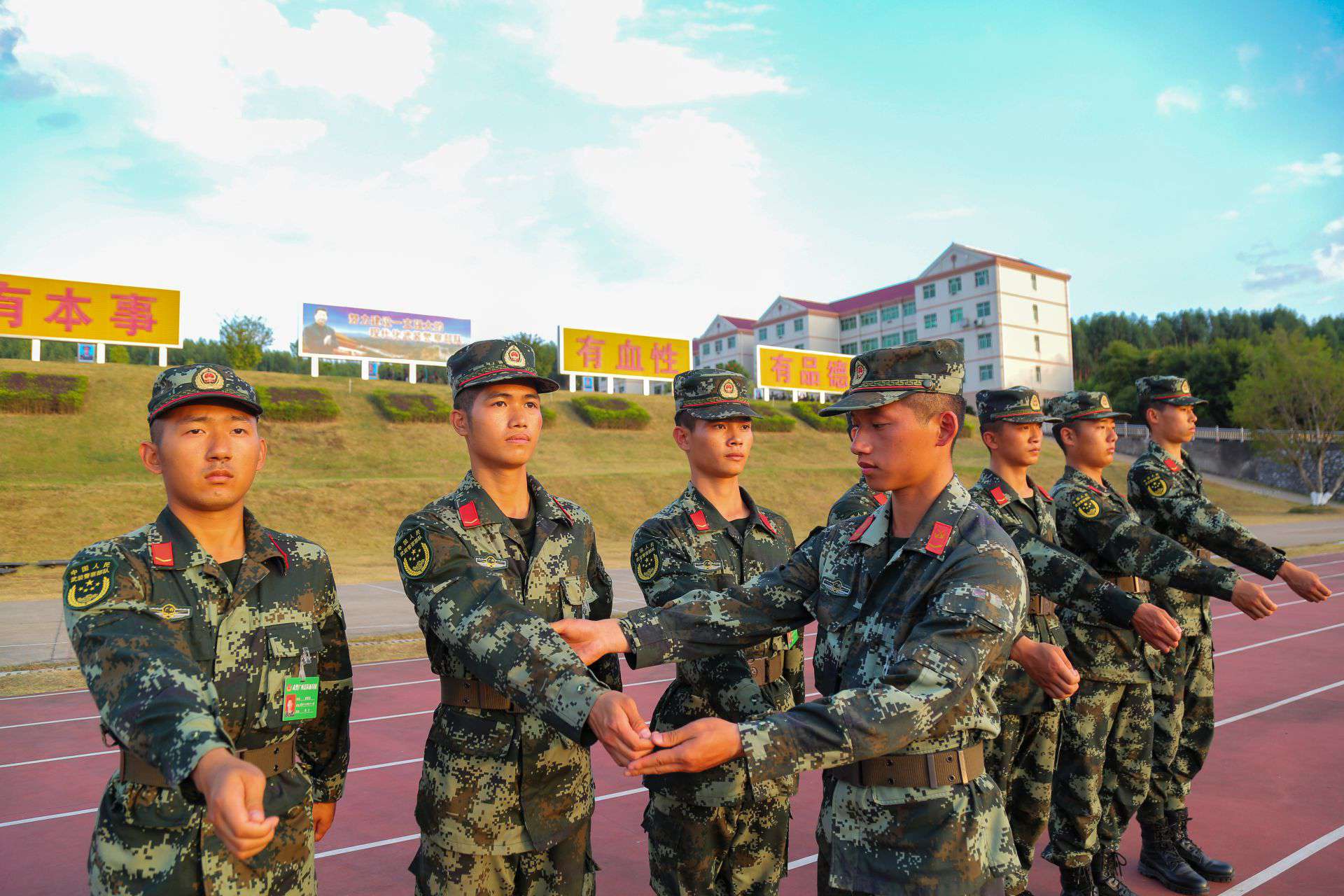 干一行就要爱一行钻一行精一行:新训班长的带兵秘诀