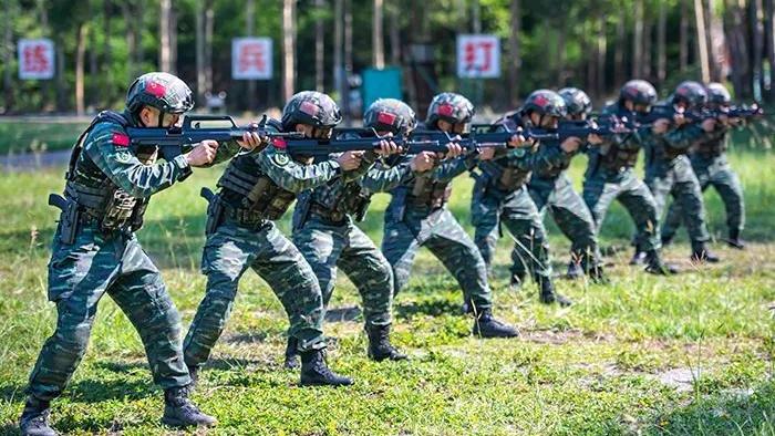 廣西武警:密林出擊礪鋒刃_軍事頻道_央視網(cctv.com)