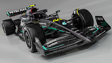 [F1]梅赛德斯车队公布新赛车W14 黑色涂装回归