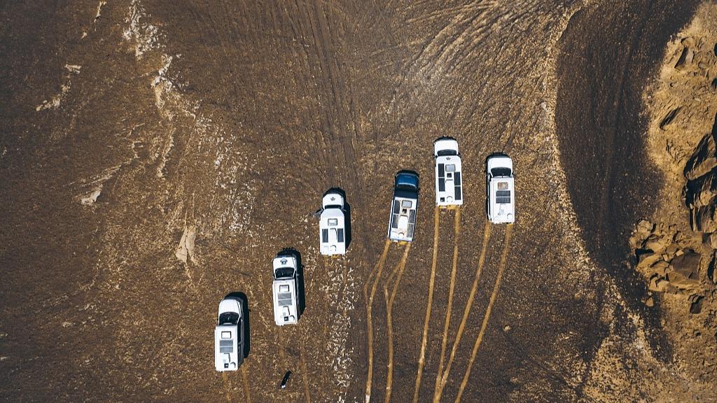 Desert race commences in NW China's Xinjiang