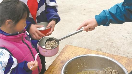 廣州醫生13年的執著 為山區孩子改善夥食